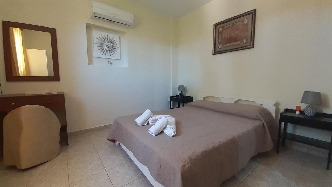 Villa Petrakis Afrathias Garden House Kalamaki  Esterno foto